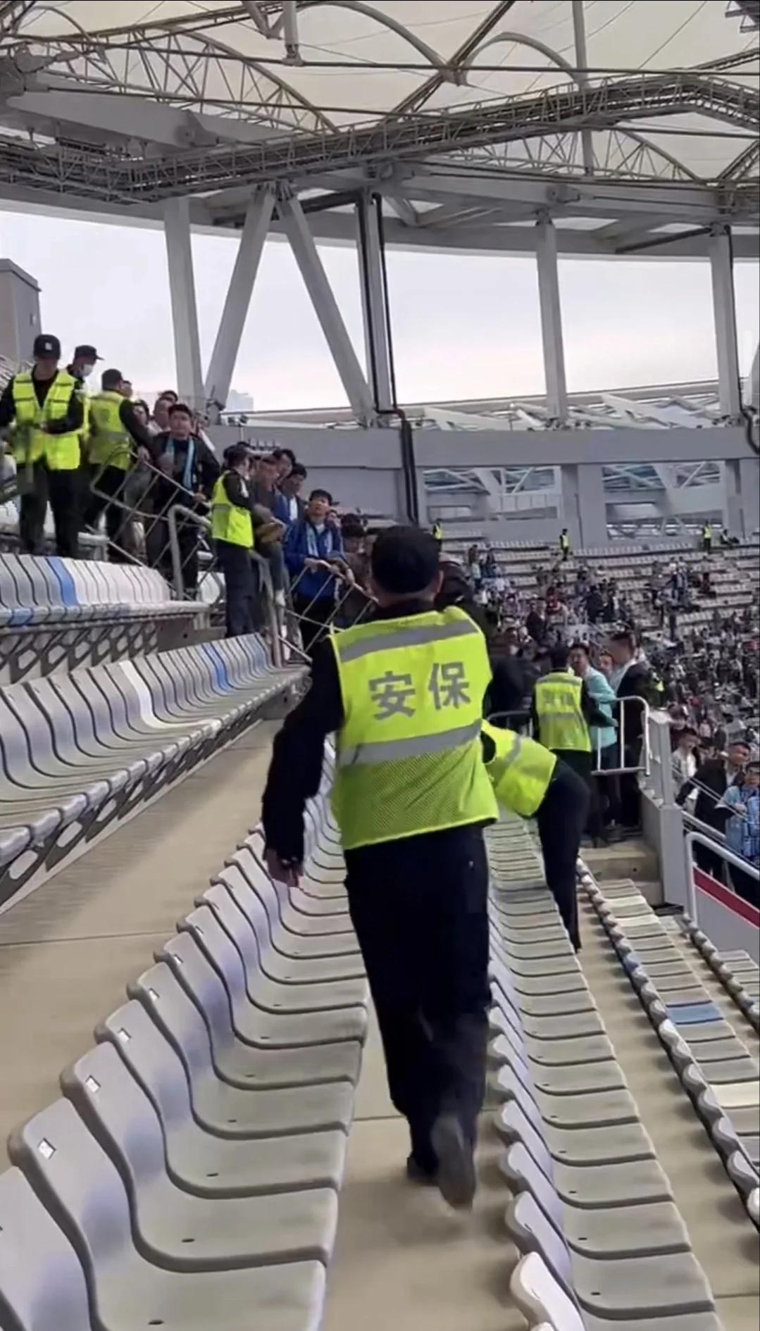 包含大连人主场惨遭逆转负于对手,遗憾失利的词条 包含大连人主场惨遭逆转负于对手,遗憾失利的词条