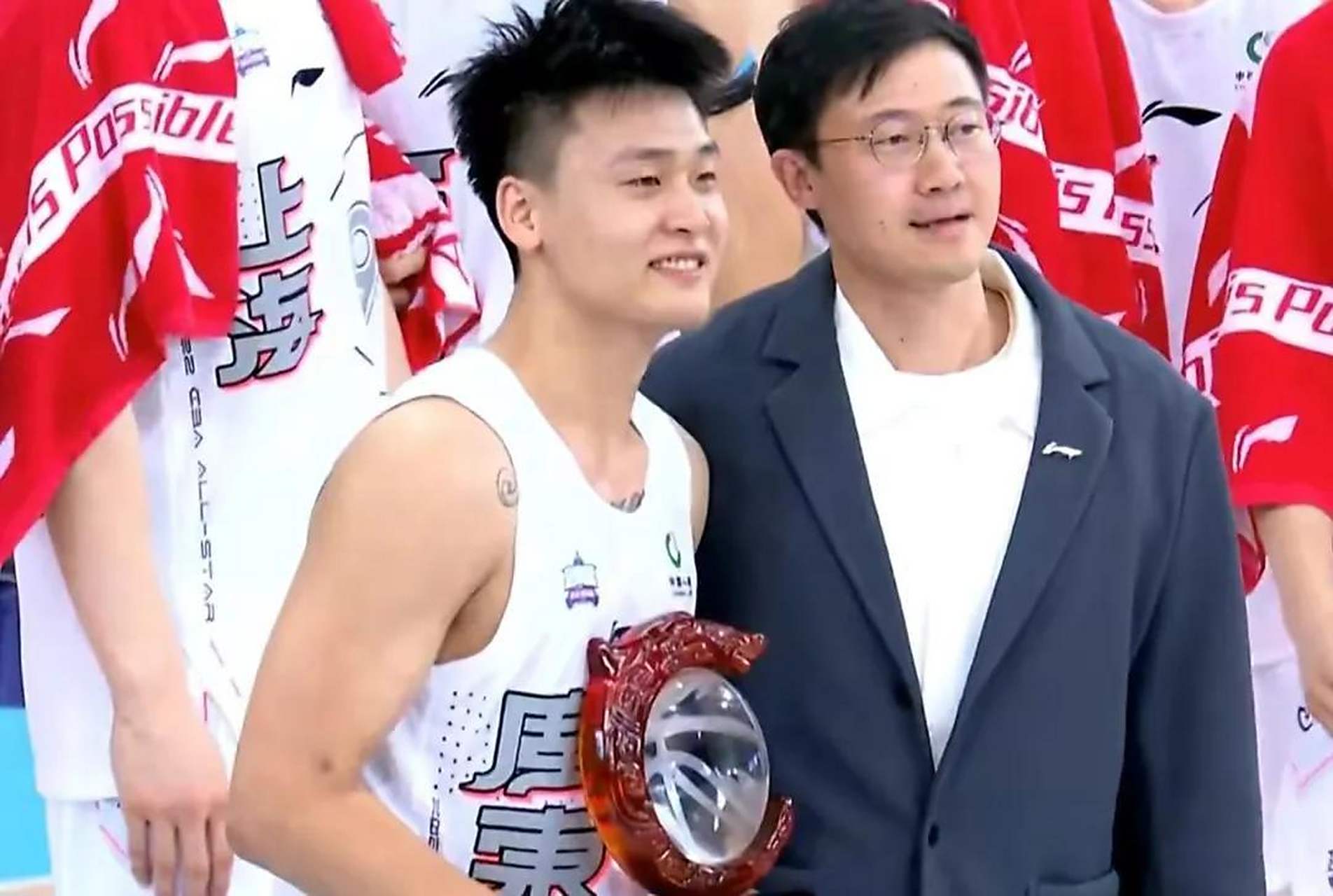 开云体育官网-LGD轻取KT，JackeyLove单局斩获MVP焦点之战八强赛，点燃全场激情