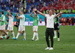 DFM血洗LGD，Zeus操刀奇招英雄翻盘激烈交锋四强赛，锁定晋级资格